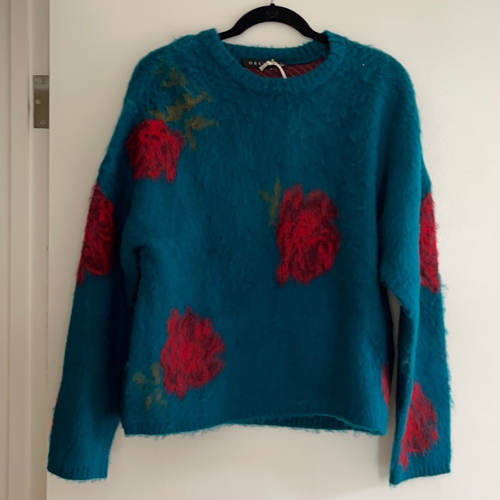 Obey sweater